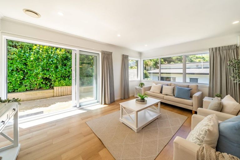 Photo of property in 26 Rarangi Way, Owhiro Bay, Wellington, 6023