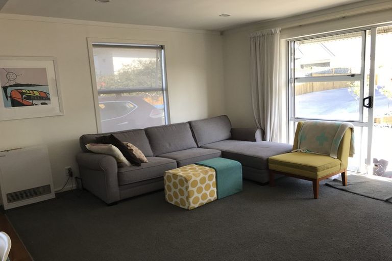 Photo of property in 9a Tahapa Crescent, Meadowbank, Auckland, 1072