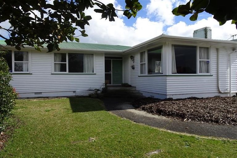 Photo of property in 6 Martin Street, Utuhina, Rotorua, 3015