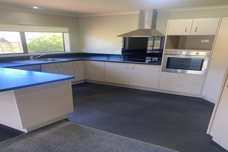 Photo of property in 5 Montrose Place, Highlands Park, New Plymouth, 4312