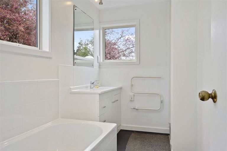 Photo of property in 2/88 Clyde Road, Ilam, Christchurch, 8041