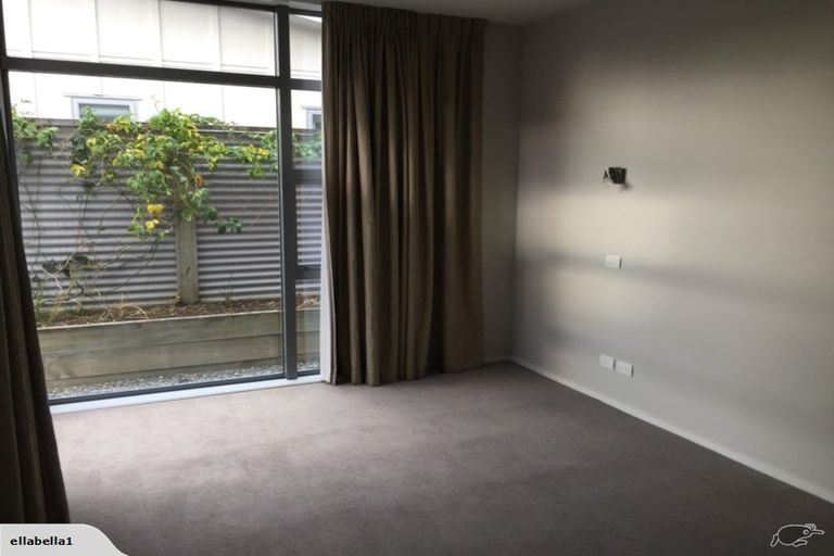 Photo of property in 16 Roberts Street, Martinborough, 5711