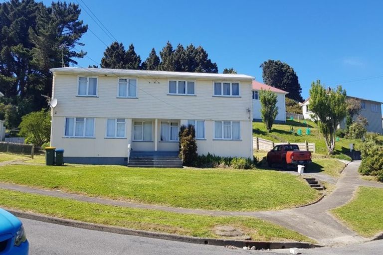 Photo of property in 2a-2b Devon Place, Cannons Creek, Porirua, 5024