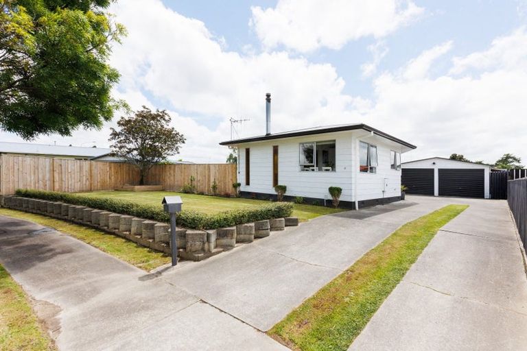 Photo of property in 3 Forbes Place, Kelvin Grove, Palmerston North, 4414
