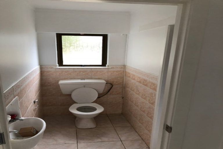 Photo of property in 12 Miller Road, Mangere Bridge, Auckland, 2022