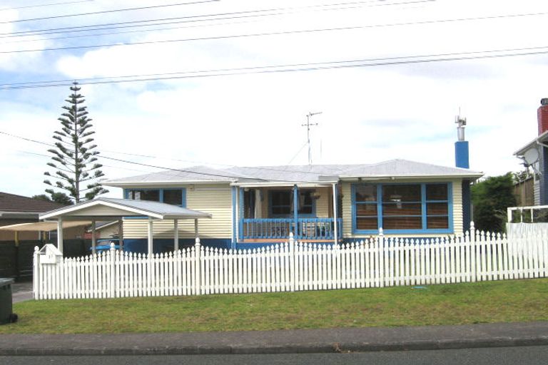 Photo of property in 11 Tramway Road, Beach Haven, Auckland, 0626