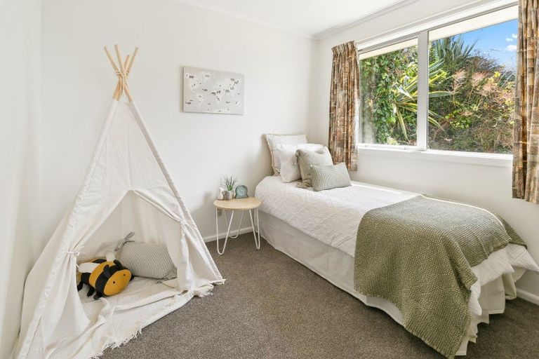 Photo of property in 3 Saint Aidans Way, Tawa, Wellington, 5028