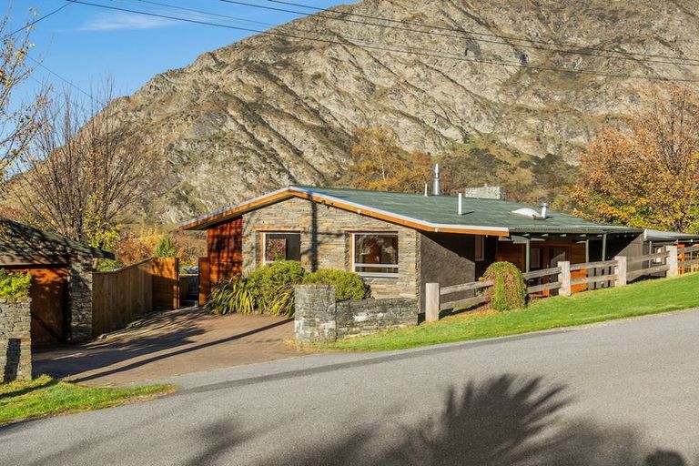 Photo of property in 38 Mcchesney Road, Arthurs Point, Queenstown, 9371
