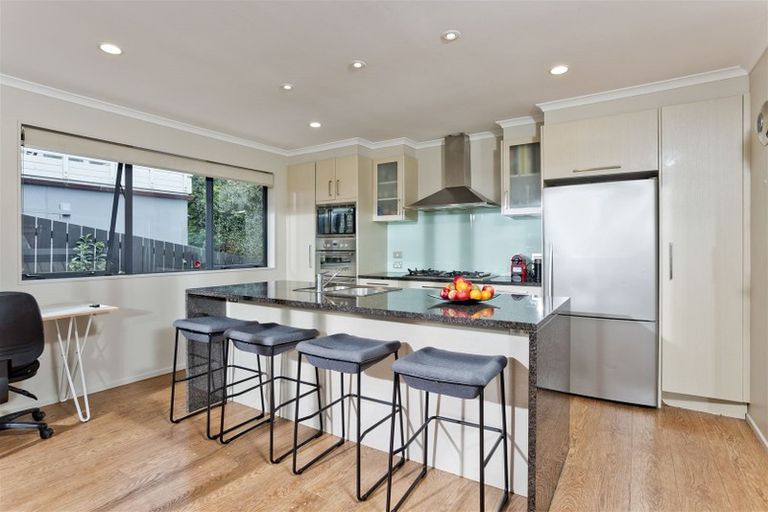 Photo of property in 21a Cliff Road, Torbay, Auckland, 0630