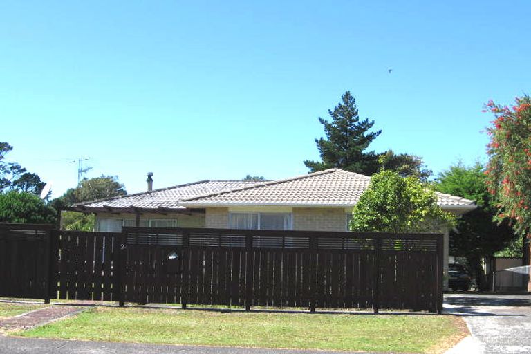 Photo of property in 24 Finlow Drive, Te Atatu South, Auckland, 0610