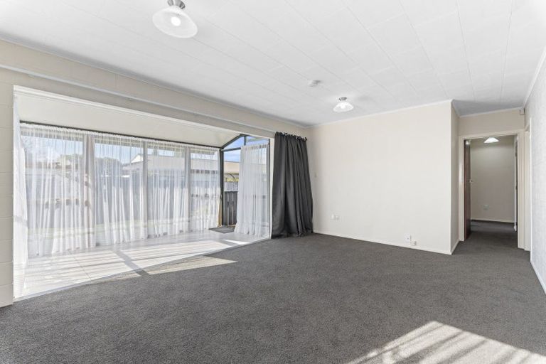 Photo of property in 10b Kauri Street, Inglewood, 4330