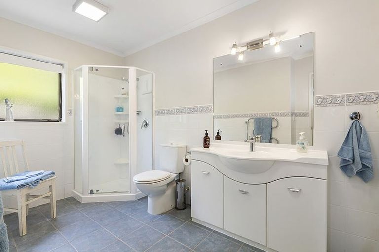 Photo of property in 6 Rivervale Grove, Stanmore Bay, Whangaparaoa, 0932