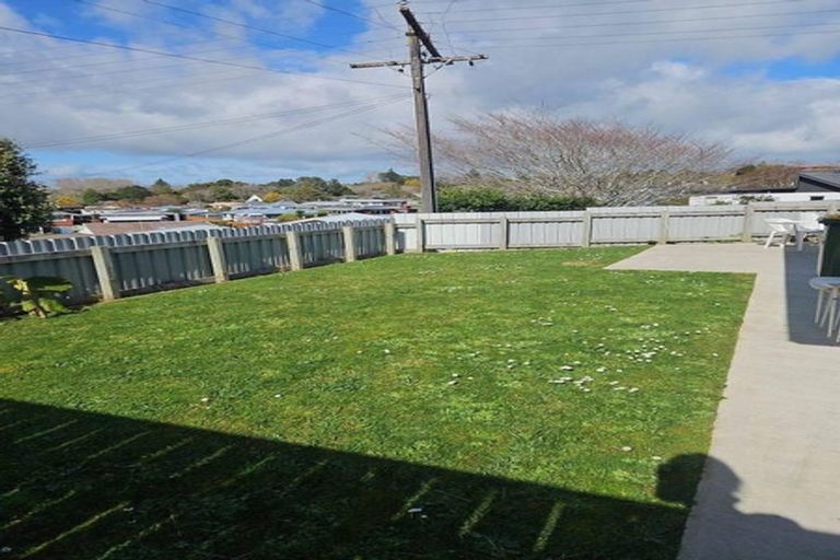 Photo of property in 12a-b Hughson Street, Waitara, 4320