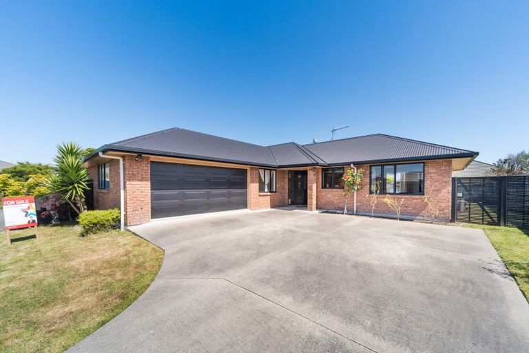Photo of property in 15 Orlando Way, Kelvin Grove, Palmerston North, 4414