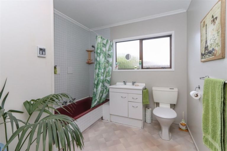 Photo of property in 3 Tainui Terrace, Inglewood, 4330