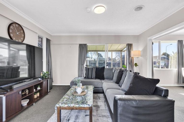 Photo of property in 13 Davidson Crescent, Hornby, Christchurch, 8042