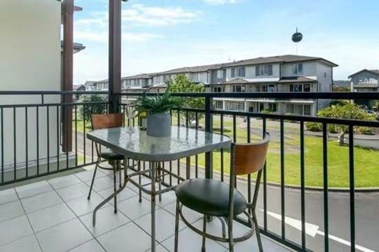 Photo of property in 28 Opito Way, East Tamaki, Auckland, 2013