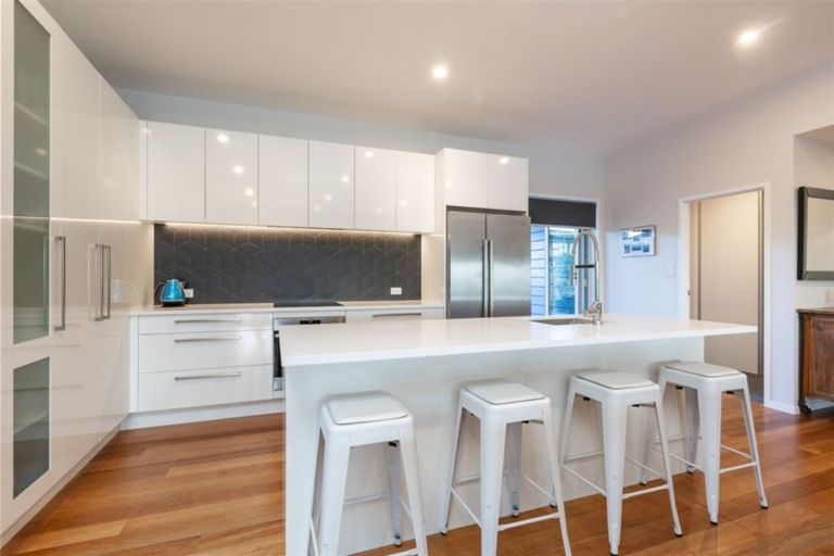 Photo of property in 17 Tindalls Bay Road, Tindalls Beach, Whangaparaoa, 0930