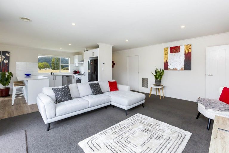 Photo of property in 24 Gallipoli Road, Trentham, Upper Hutt, 5018