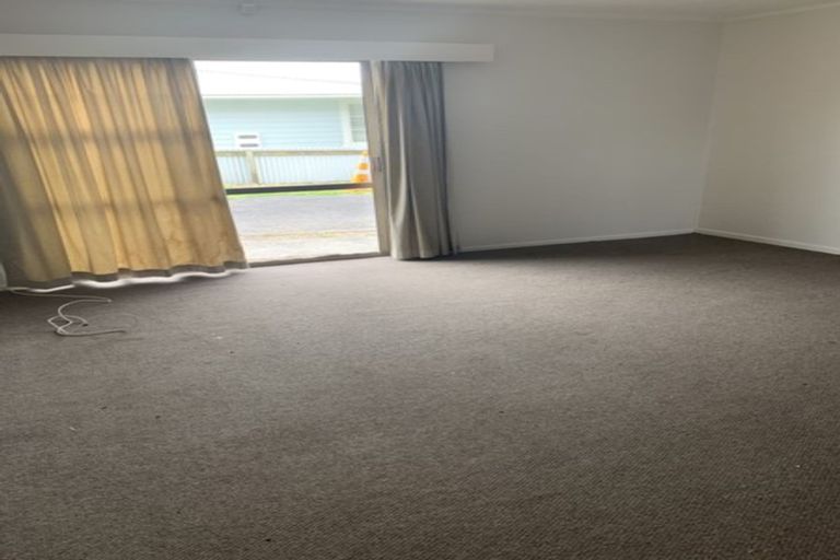 Photo of property in 24 Neil Avenue, Te Atatu Peninsula, Auckland, 0610