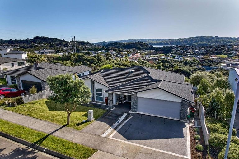 Photo of property in 10 Madeira Close, Whitby, Porirua, 5024