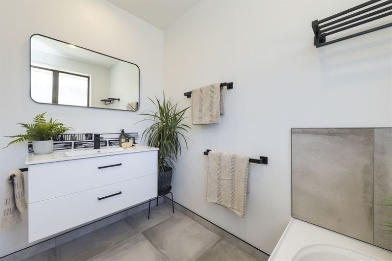 Photo of property in 21 Chadwick Place, Highbury, Palmerston North, 4412