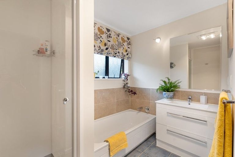 Photo of property in 2 Amokura Street, Waikanae, 5036