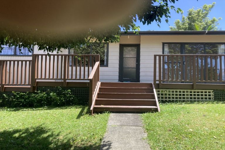 Photo of property in 102 Kemp Road, Massey, Auckland, 0614