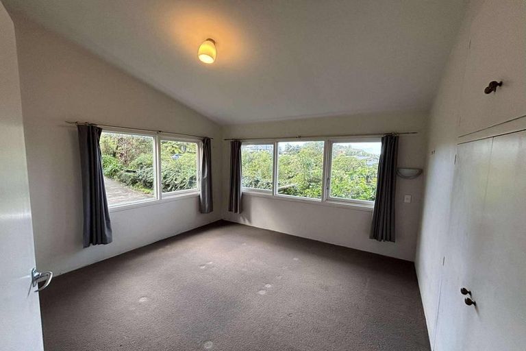 Photo of property in 27 Huntleigh Park Way, Ngaio, Wellington, 6035