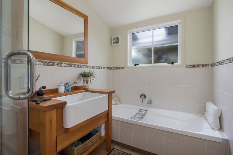 Photo of property in 42 Kayelene Place, Omokoroa, 3114