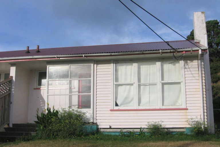 Photo of property in 6 Tukanae Street, Strathmore Park, Wellington, 6022