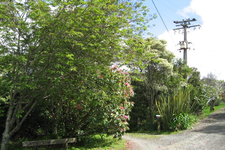 Photo of property in 18 Unity Road, Waitakere, Henderson, 0781