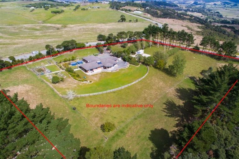 Photo of property in 355 Kiwitahi Road, Helensville, 0875