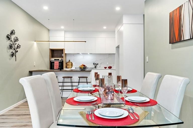 Photo of property in 10 Vinistra Road, Kumeu, 0810