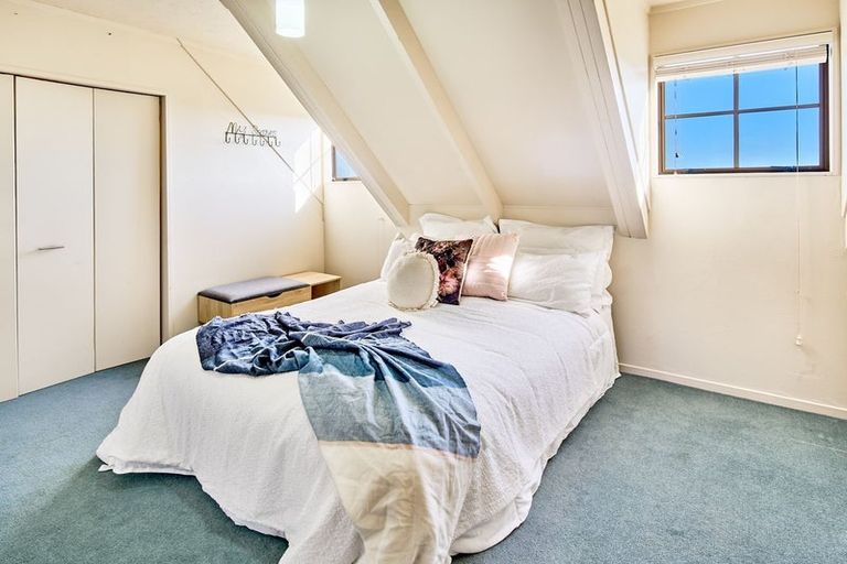 Photo of property in 6 Cleat Street, Whitby, Porirua, 5024