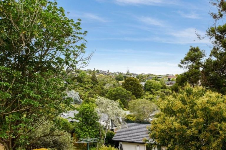 Photo of property in 3 Addis Place, Shelly Park, Auckland, 2014