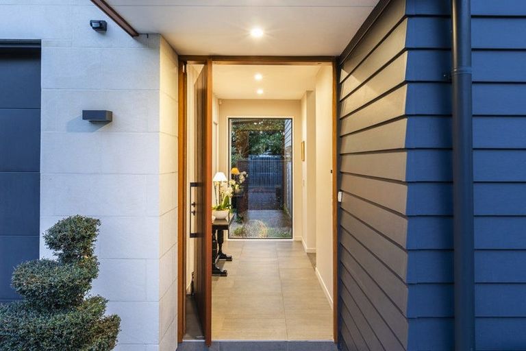 Photo of property in 2 Maurice Knowles Lane, Cashmere, Christchurch, 8022