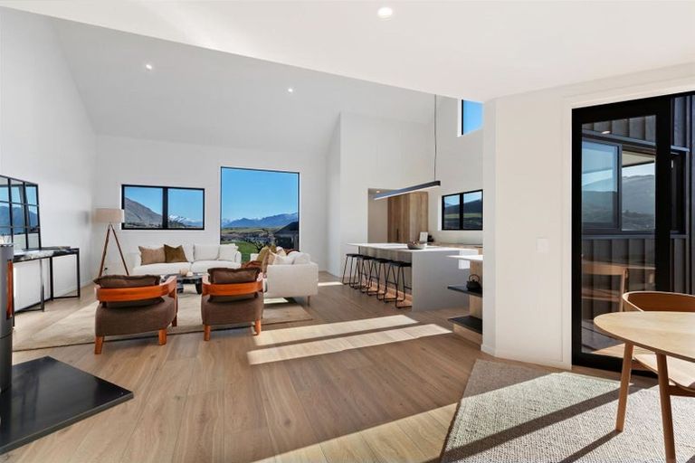 Photo of property in 44 Cunninghams Drive, Jacks Point, Queenstown, 9371