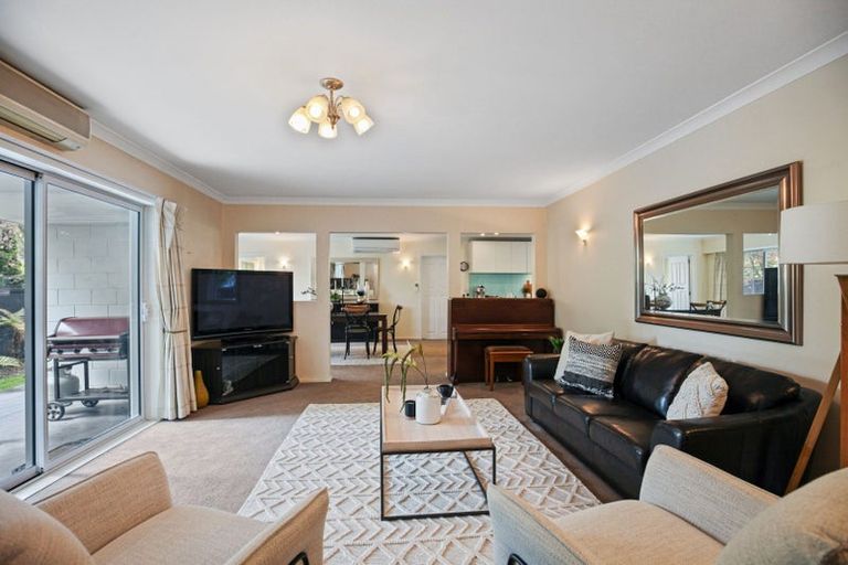 Photo of property in 87 Memorial Avenue, Ilam, Christchurch, 8053