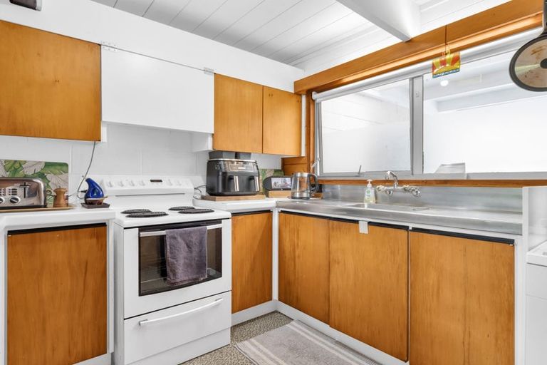 Photo of property in 100b Grand Vue Road, Kawaha Point, Rotorua, 3010