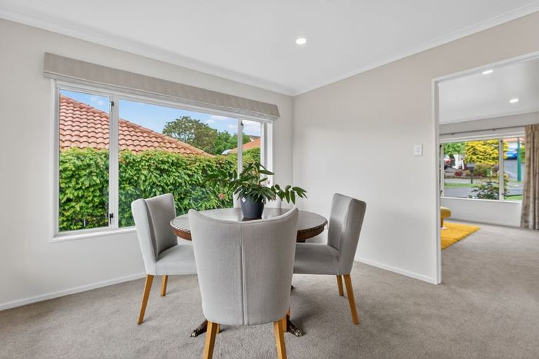 Photo of property in 40 Gillett Place, Botany Downs, Auckland, 2014