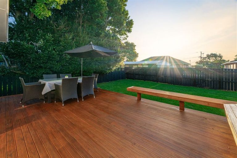 Photo of property in 8 Spence Road, Henderson, Auckland, 0612