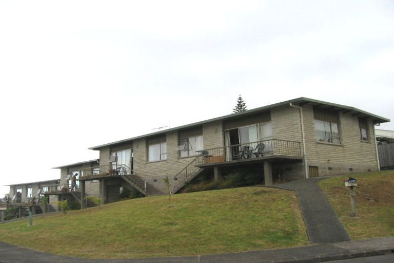 Photo of property in 3/2 Nea Place, Hillcrest, Auckland, 0627