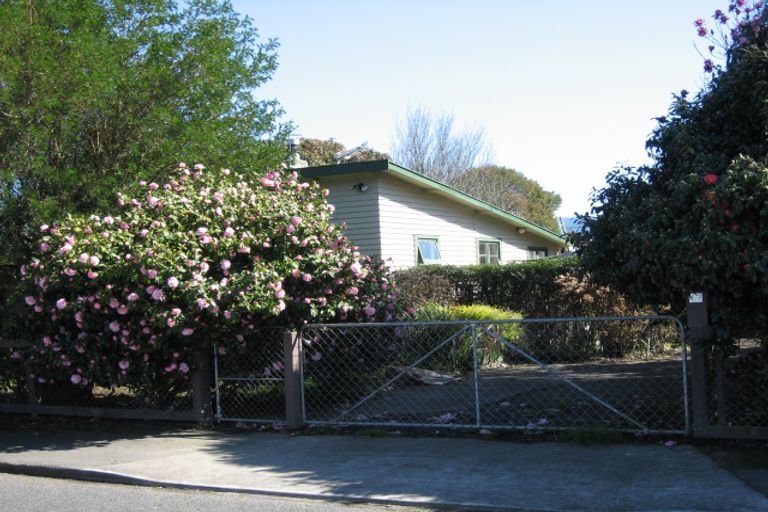 Photo of property in 42 Reading Street, Greytown, 5712