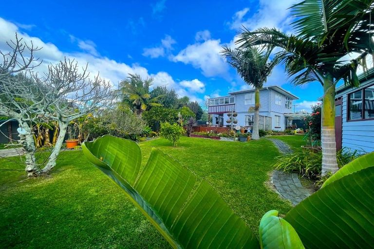 Photo of property in 8 Divich Avenue, Te Atatu South, Auckland, 0610