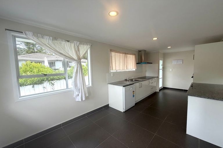 Photo of property in 39 Onedin Place, Titirangi, Auckland, 0604