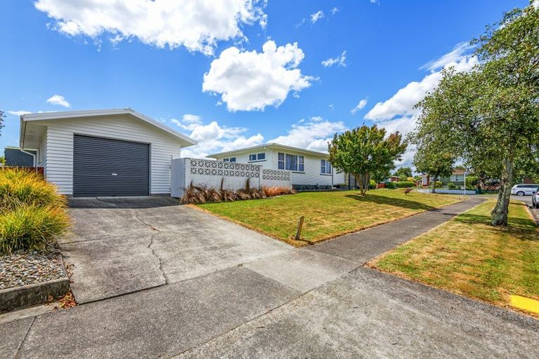 Photo of property in 10 Wairau Place, Kelvin Grove, Palmerston North, 4414