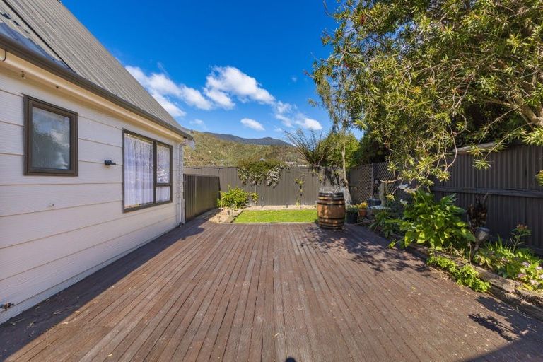 Photo of property in 251a Waikawa Road, Waikawa, Picton, 7220