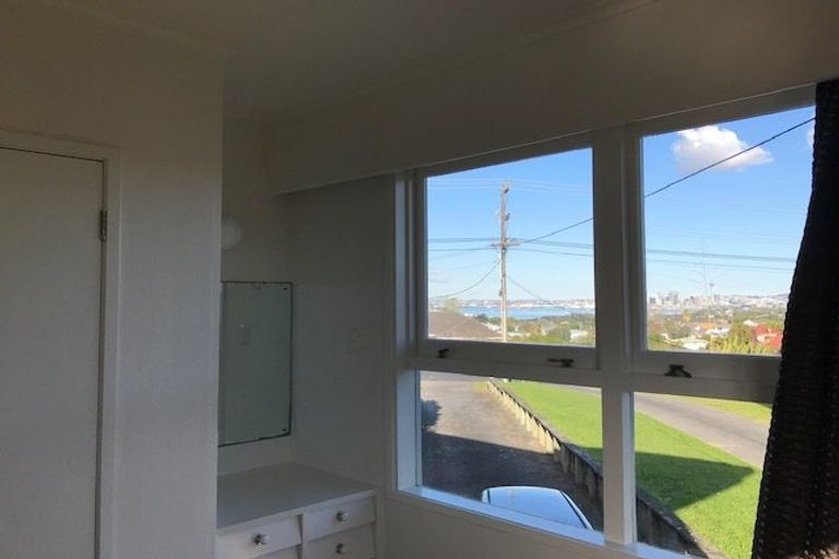 Photo of property in 95 Ocean View Road, Hillcrest, Auckland, 0627