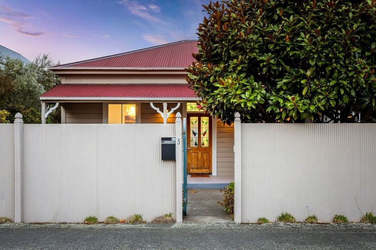 Photo of property in 5 Wiggins Street, Sumner, Christchurch, 8081